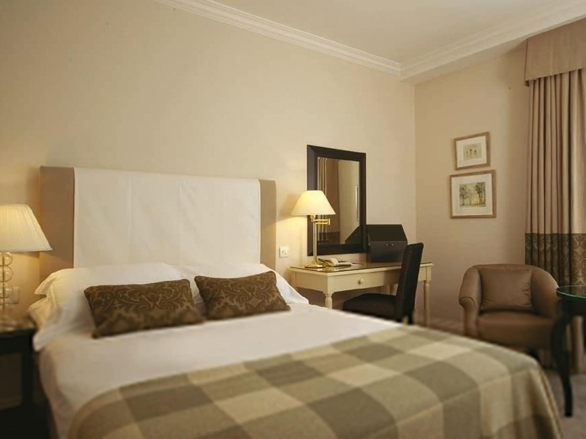 Macdonald Frimley Hall Hotel & Spa Camberley Exteriör bild